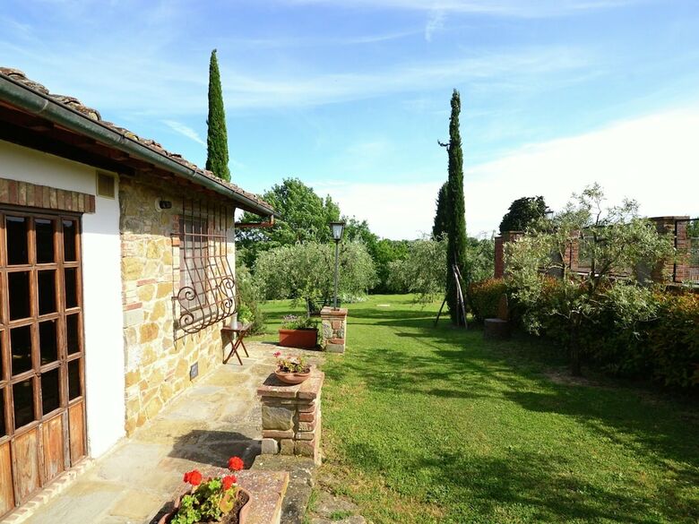 Spacious Cottage With Pool In Arezzo Italy