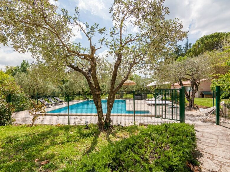 Beautiful Villa In Paradou With Swimming Pool