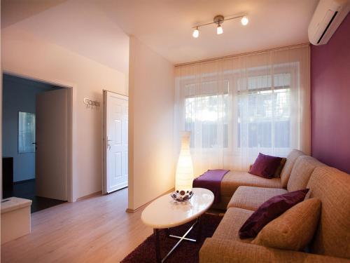 Hostal Feels Like Home Apartments
