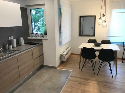 Hostal Feels Like Home Apartments
