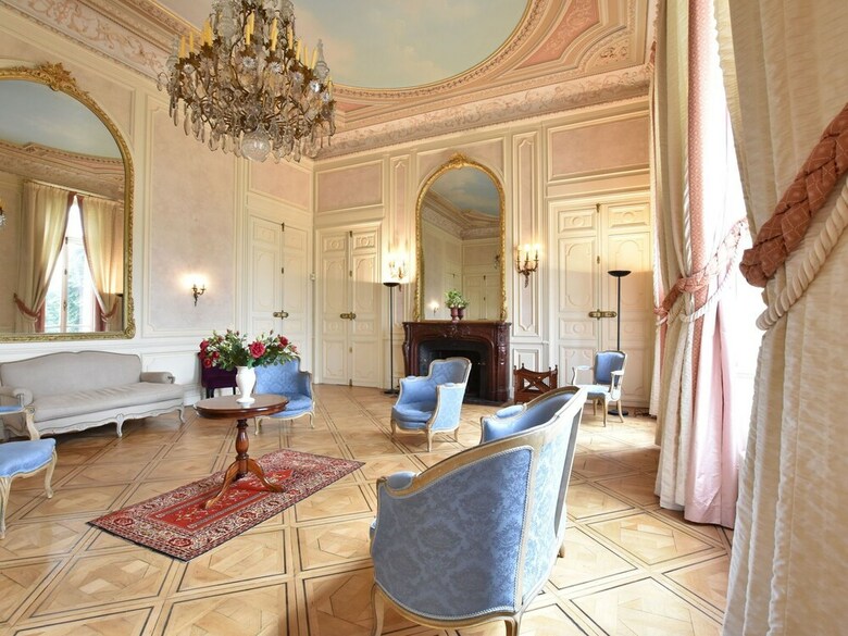 Luxurious Holiday Home In Ocquerre With Swimming Pool