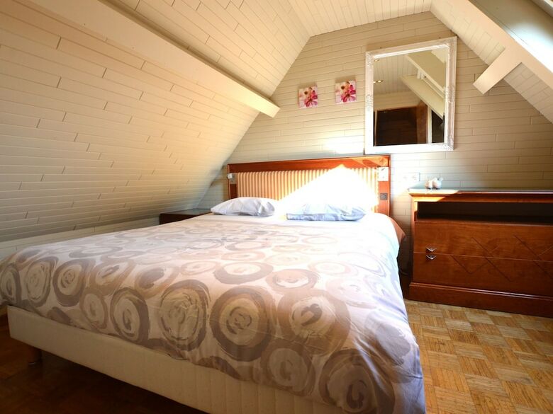 Spacious Holiday Home Near Forest In Peer