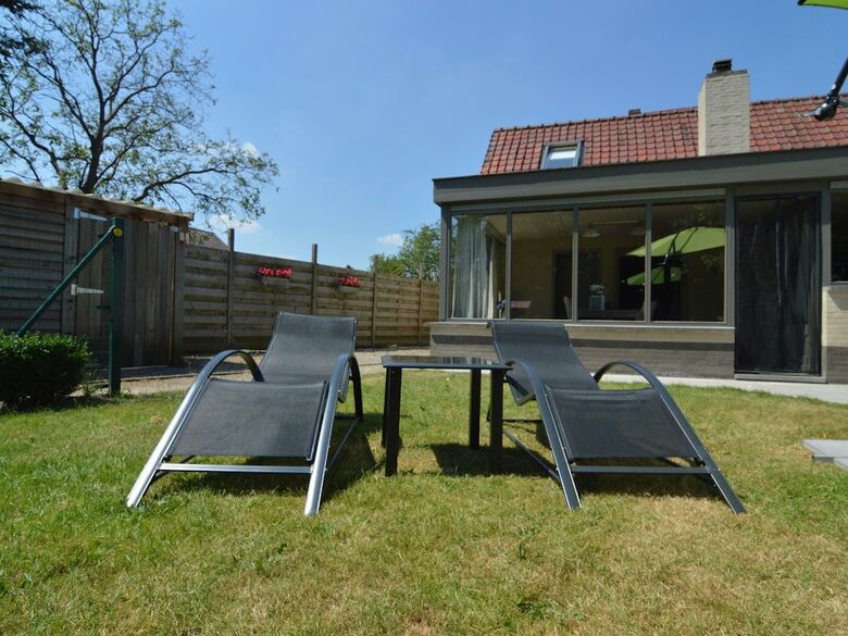 Spacious Holiday Home Near Forest In Peer