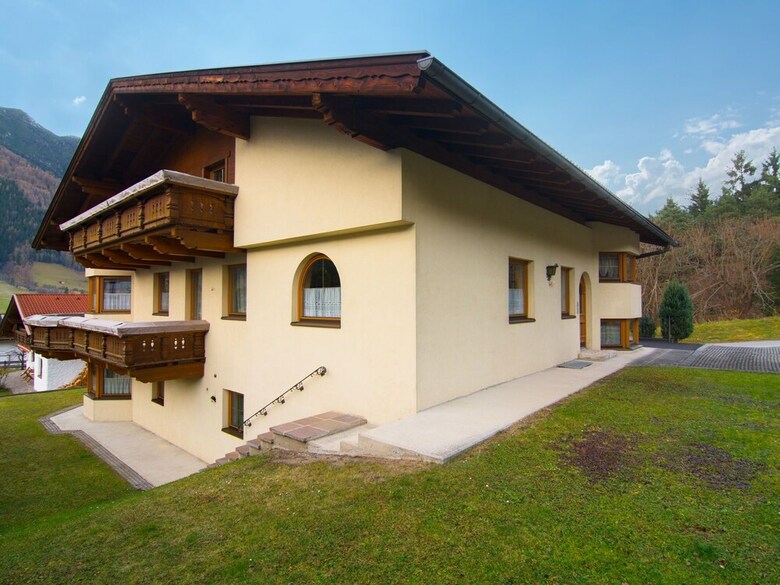 Beautiful Apartment In Kampl With Garden