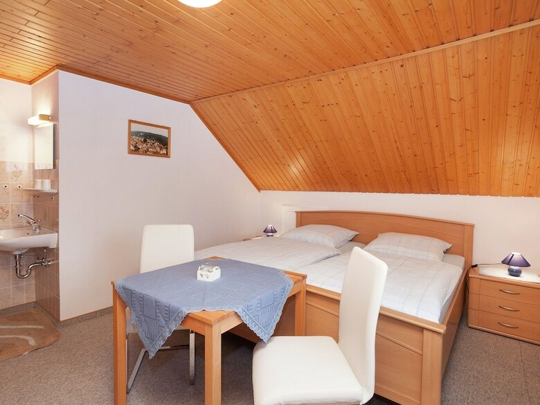 Apartment In Polle With Heating, Terrace, Bbq, Deckchairs