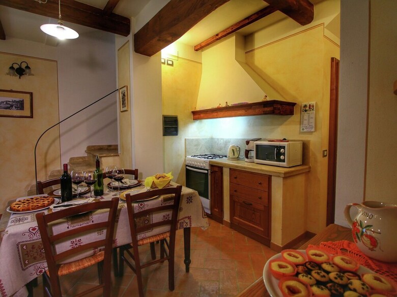 Luxurious Cottage In Lucignano With Pool