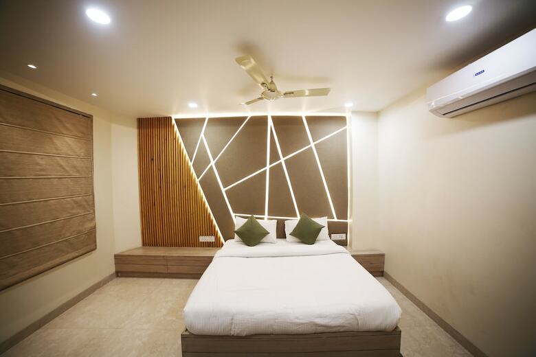 Hotel Avantika By Mmr