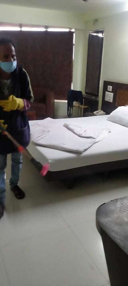 Lals Plaza Hotel