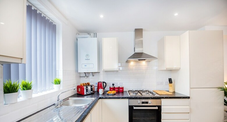 Modern House Close To Centre