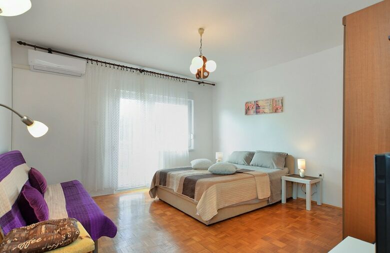 Apartment 1822