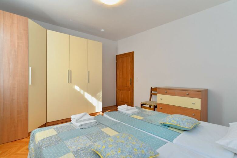 Apartment 1807