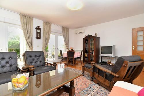 Apartment 1966