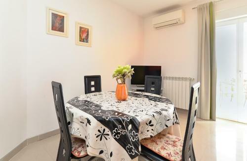 Apartment 1966