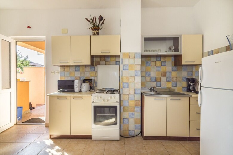 Apartment 1985