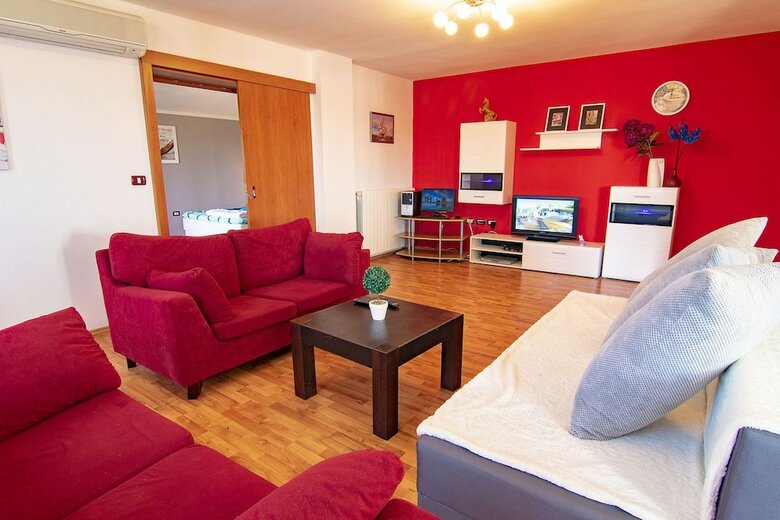 Villa Apartment 1984