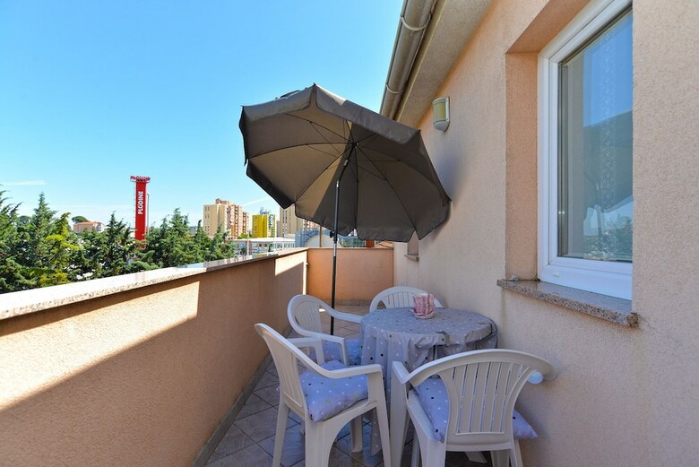 Apartment 1873