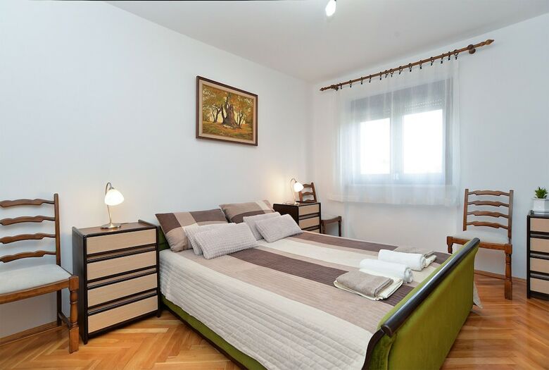 Apartment 1986