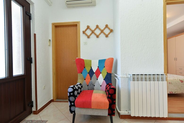 Apartment 1899