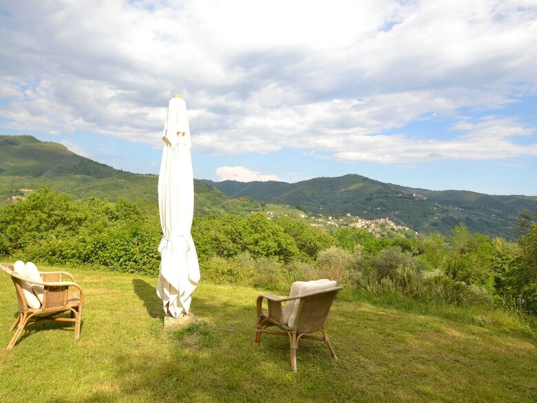 Beautiful Cottage In Pescia With Jacuzzi