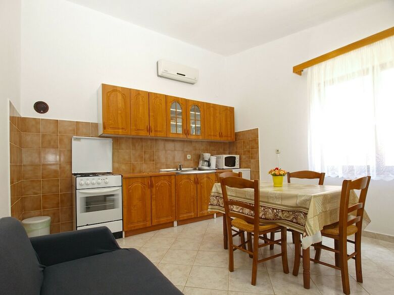 Apartment 1907