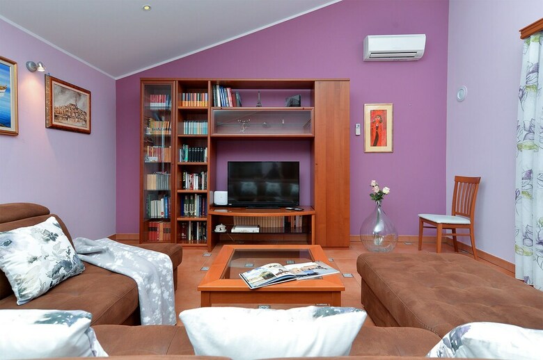 Apartment 1917