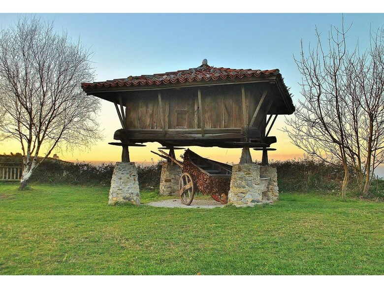 Luxurious Mansion In Cangas de On�s With Meadow View