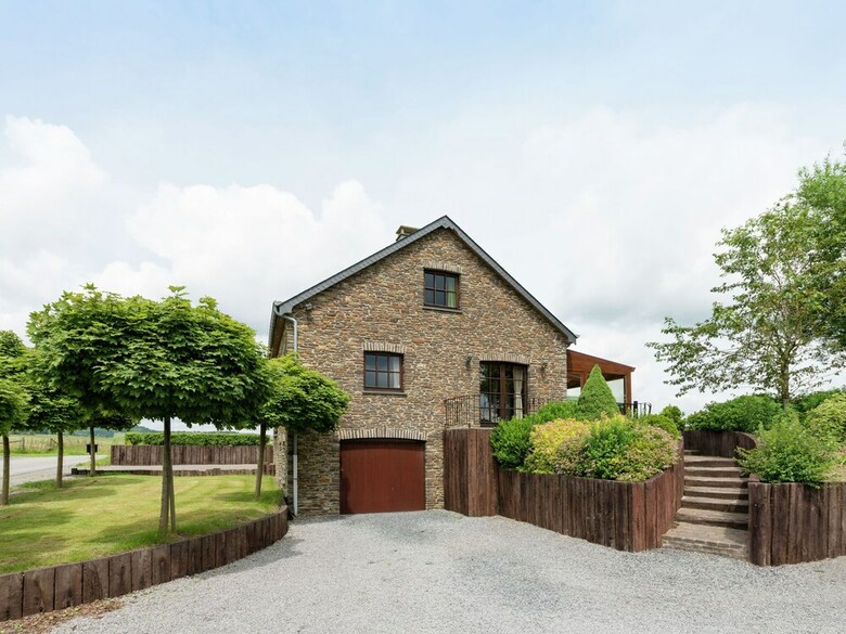 Nice Villa, Renovated 2015, Large Garden, Quiet Location, 10km From Houffalize