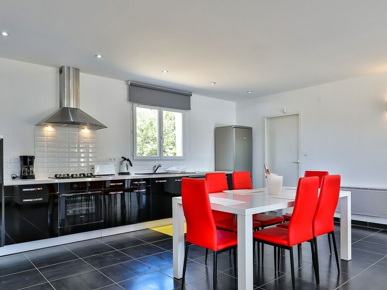 Lush Villa In Cairanne Provence With Private Pool