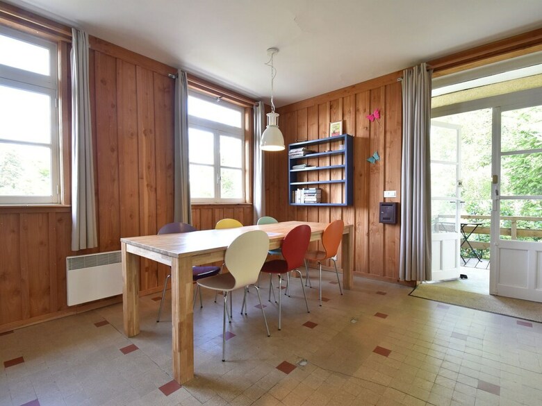 Spacious Holiday Home With Swimming Pool In Cuzy