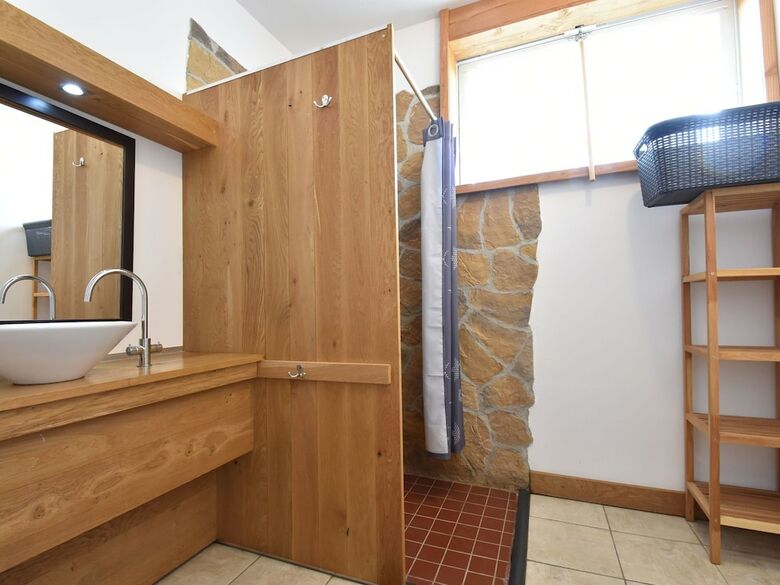 Spacious Holiday Home With Swimming Pool In Cuzy