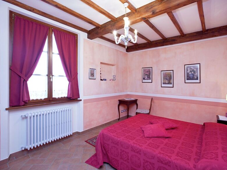 Spacious Cottage In Lucignano With Garden