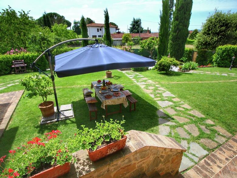 Spacious Cottage In Lucignano With Garden