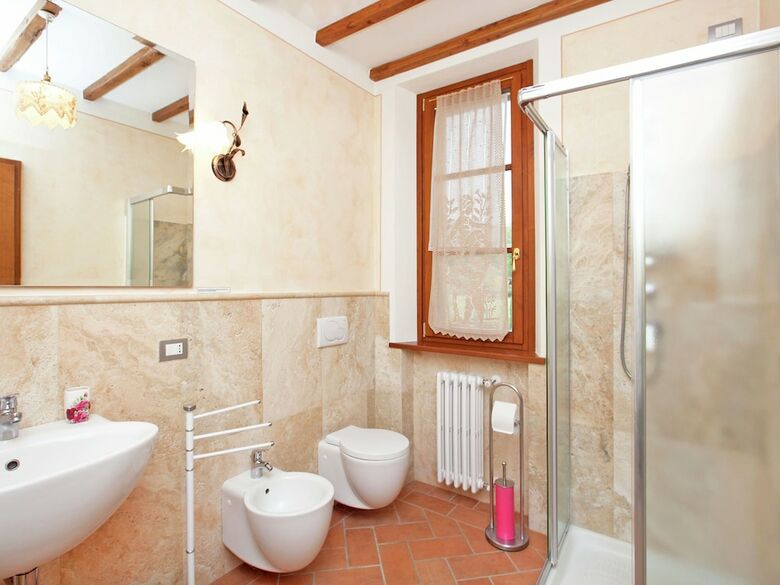 Spacious Cottage In Lucignano With Garden