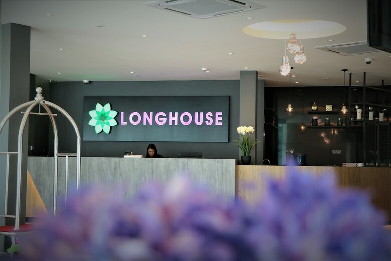 Hotel Longhouse