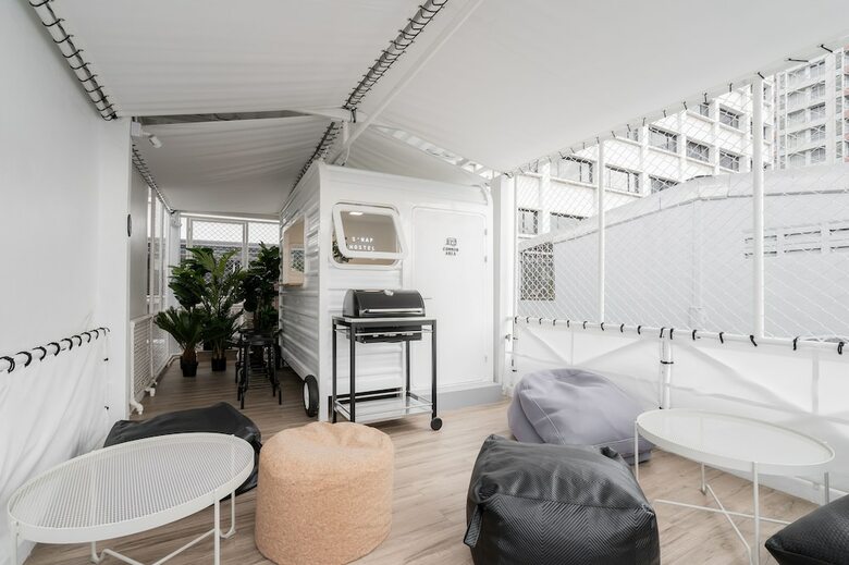Hostal S'nap Hostel