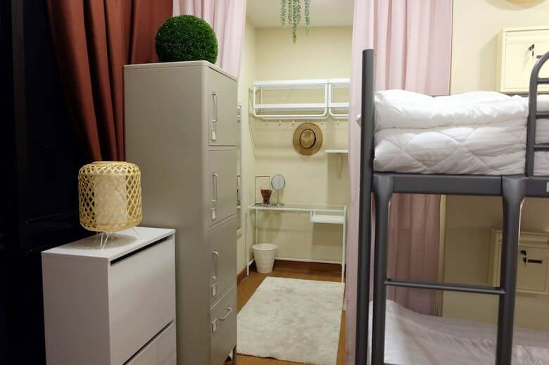 Hostal Lunar House