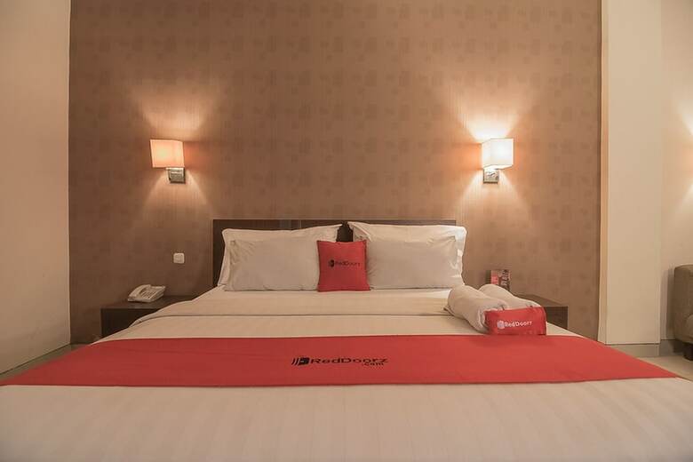 Hotel Reddoorz Premium Near Paris Van Java Mall