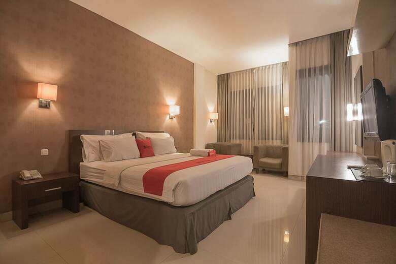 Hotel Reddoorz Premium Near Paris Van Java Mall