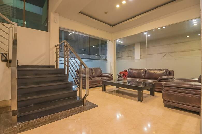 Hotel Reddoorz Premium Near Paris Van Java Mall