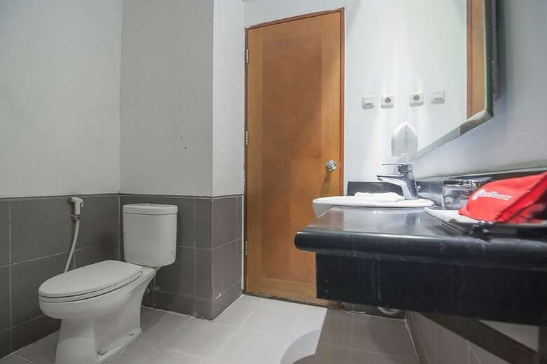 Hotel Reddoorz Premium Near Paris Van Java Mall