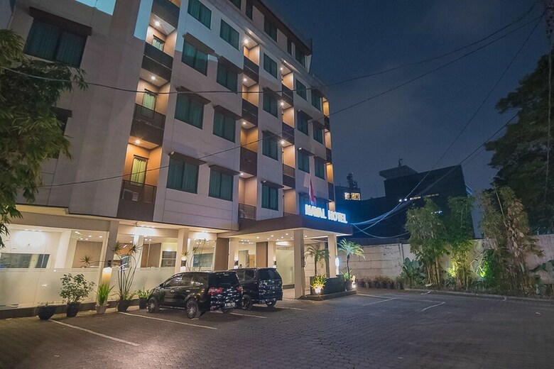 Hotel Reddoorz Premium Near Paris Van Java Mall
