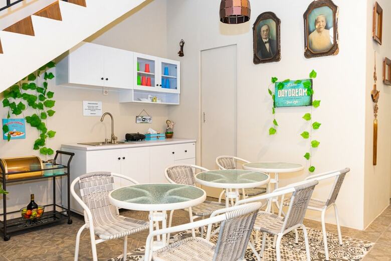 Reddoorz Hostel @ Di Panjaitan Simpang Lima