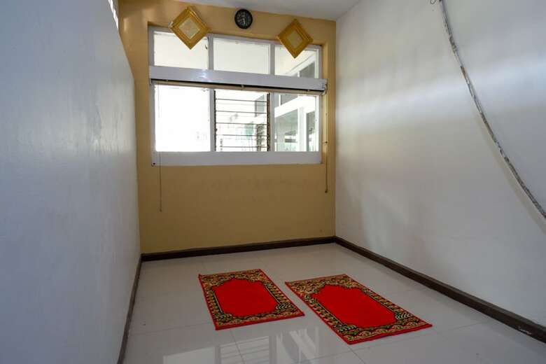 Reddoorz Plus @ Alam Raya Hotel