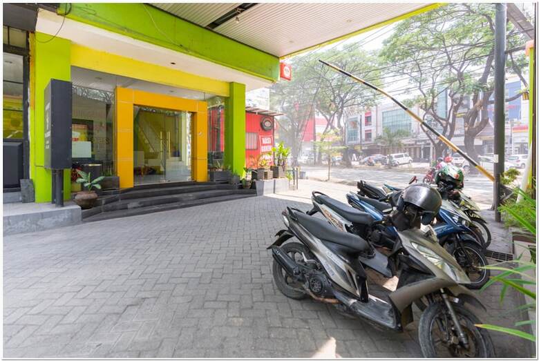 Hotel Reddoorz Plus @ Hertasning Area