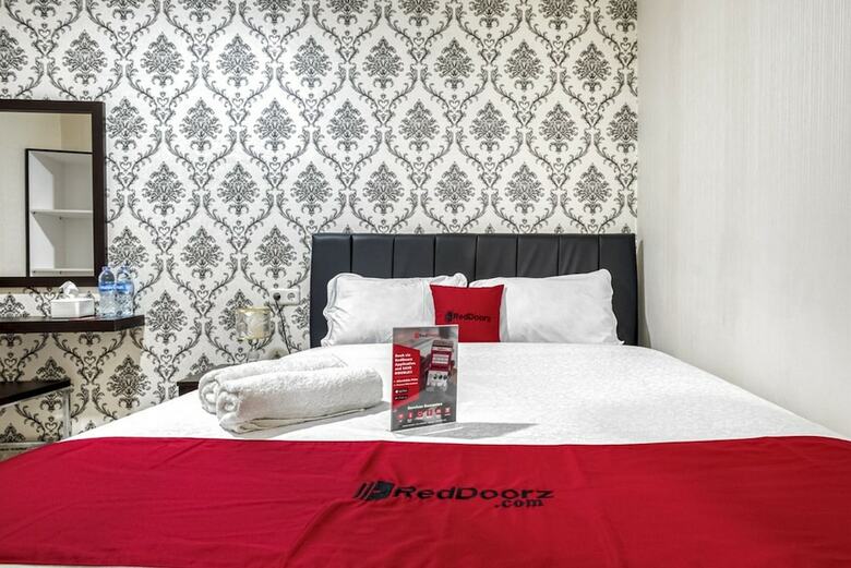 Hotel Reddoorz Near Tomang 2
