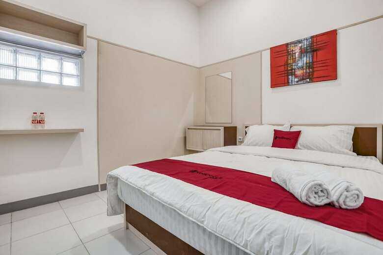 Hotel Reddoorz Near Binus Anggrek 2