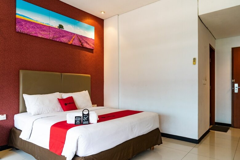 Hotel Reddoorz Plus Near Blok M Square