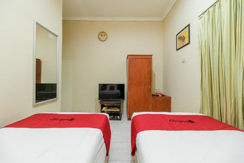 Hotel Reddoorz @ Jalan Lintas Sumatera Lahat