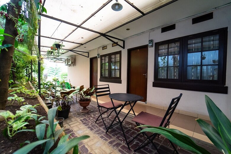 Hotel Koolkost Near Btc Fashion Mall 2