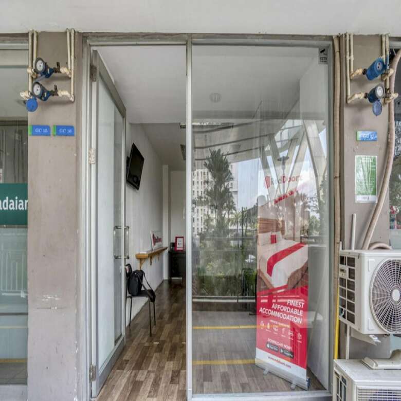 Reddoorz Apartment @ Green Bay Pluit